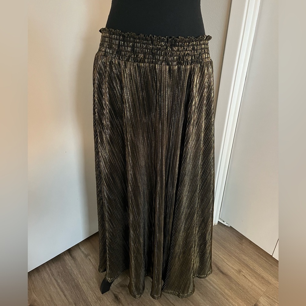 Elegant Gold Pleated Skirt